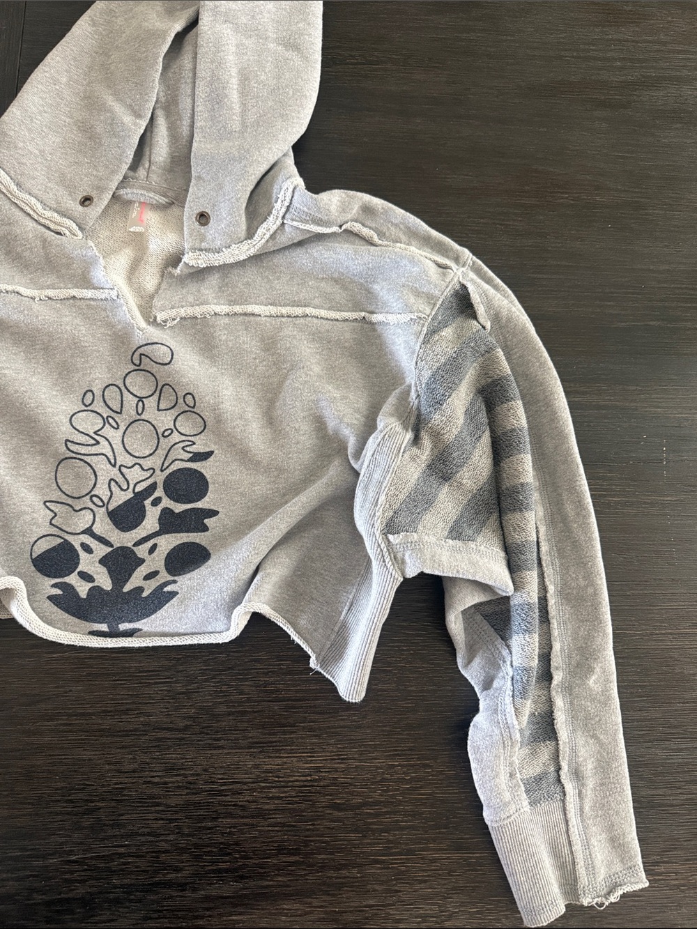 Free People Movement Light Gray Cropped Hoodie with Navy Botanical Graphic sz S - Picture 3 of 4